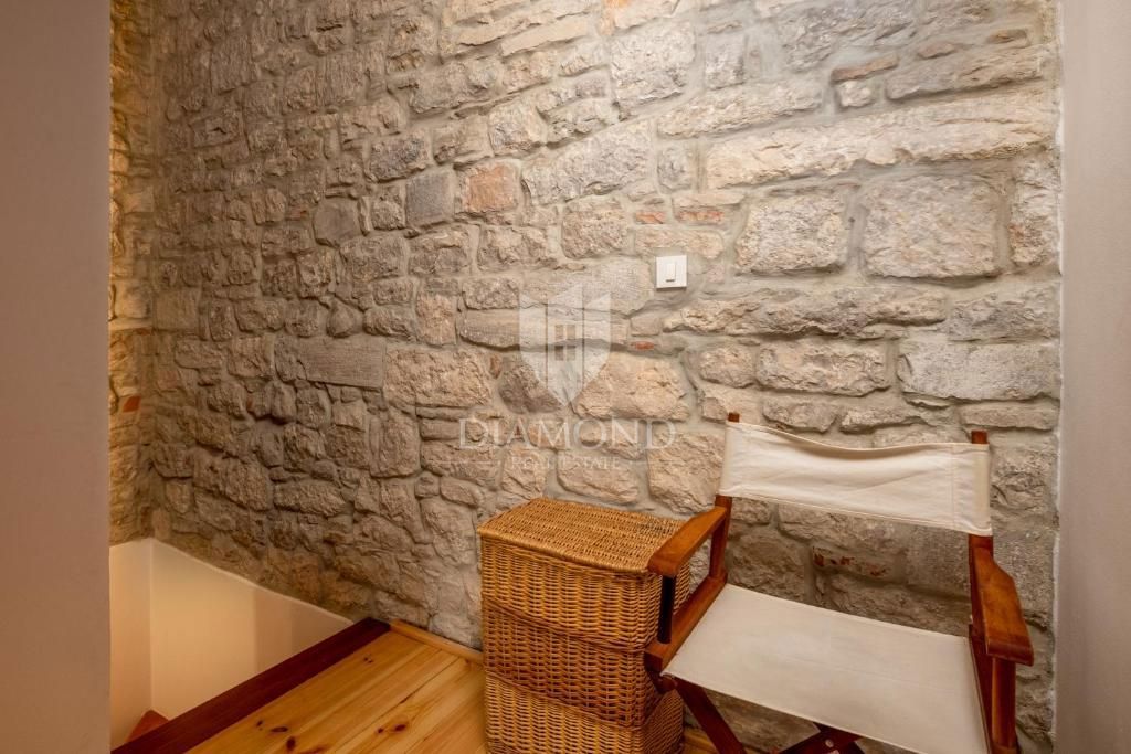 Rovinj, kamnita hiša v središču starega mestnega jedra