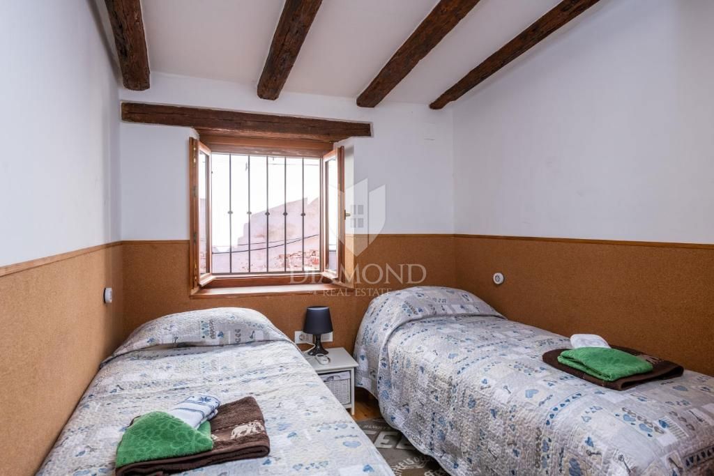 Rovinj, kamnita hiša v središču starega mestnega jedra