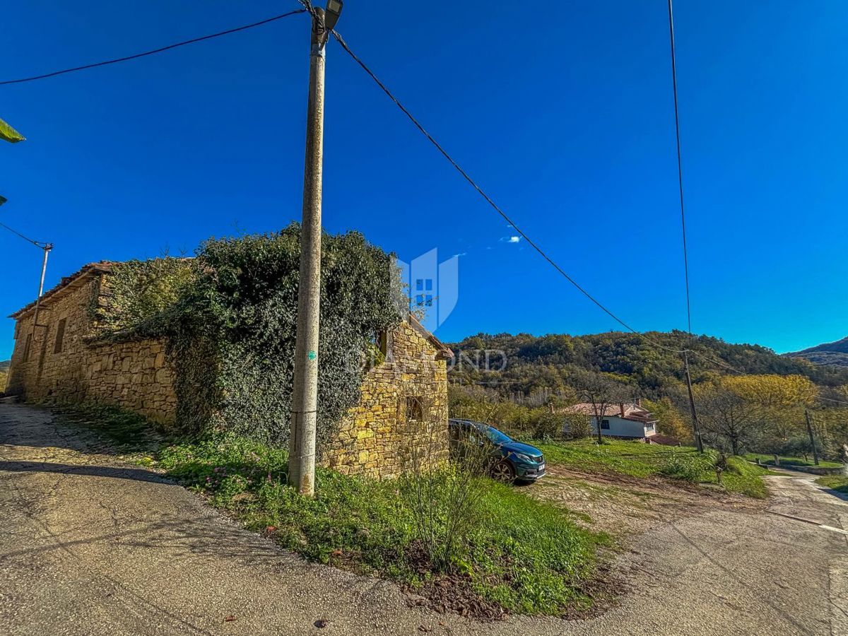 Motovun, okolica - kamnita hiša z veliko možnostmi!