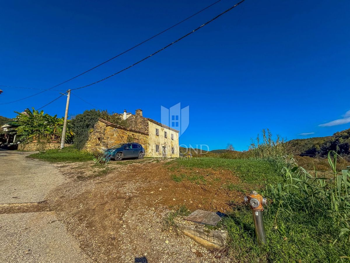 Motovun, okolica - kamnita hiša z veliko možnostmi!