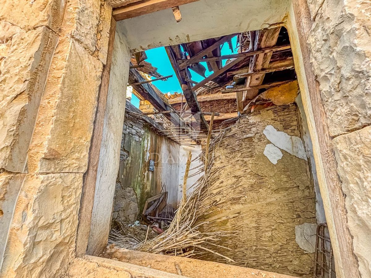 Motovun, okolica - kamnita hiša z veliko možnostmi!