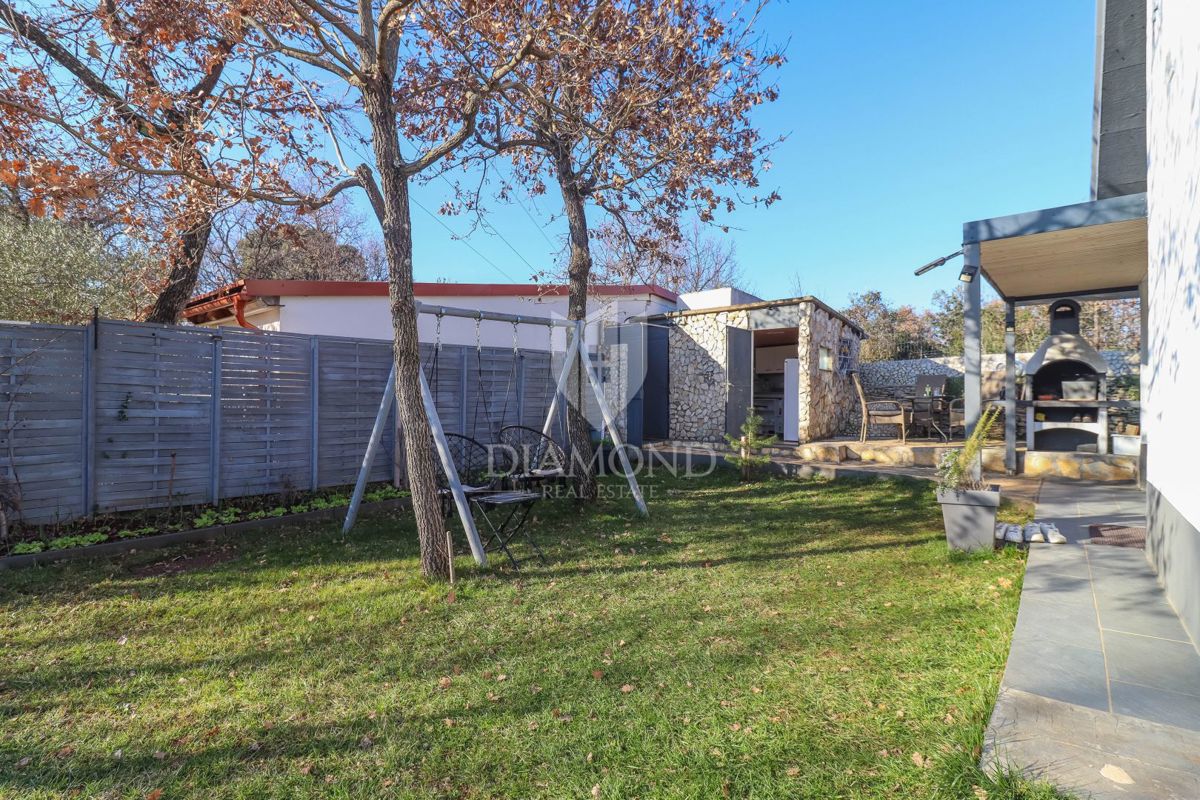 Okolica Fažane: mali raj, dvorišče, 3 sobe in žar