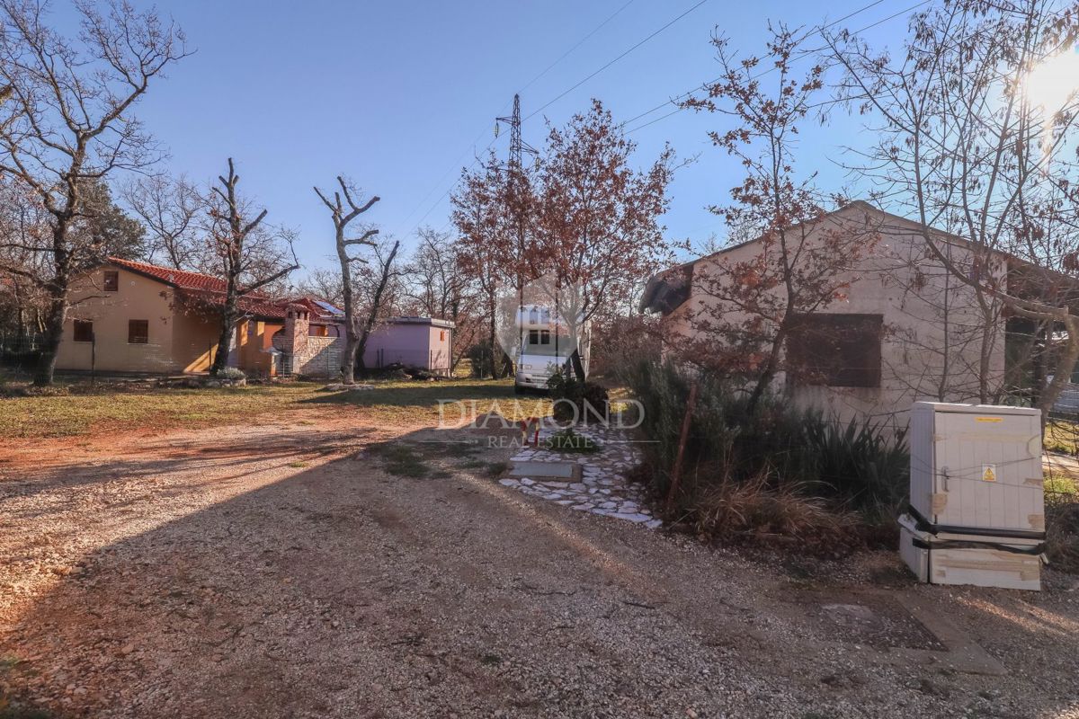 Okolica Fažane: mali raj, dvorišče, 3 sobe in žar