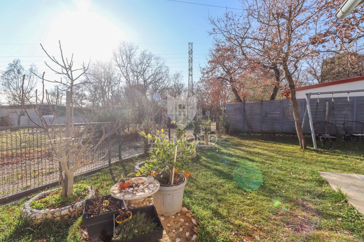 Okolica Fažane: mali raj, dvorišče, 3 sobe in žar