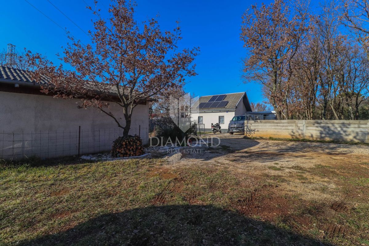 Okolica Fažane: mali raj, dvorišče, 3 sobe in žar