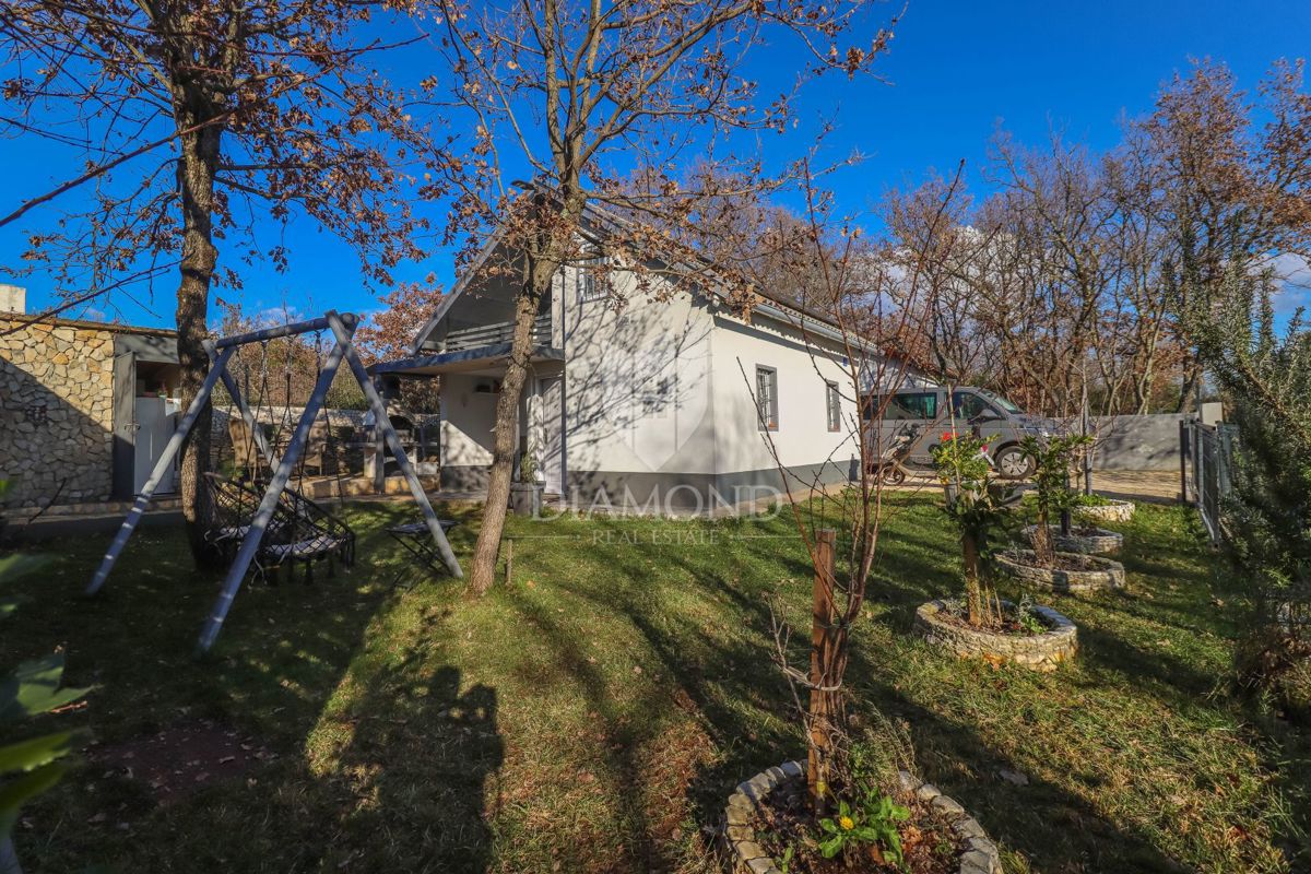 Okolica Fažane: mali raj, dvorišče, 3 sobe in žar