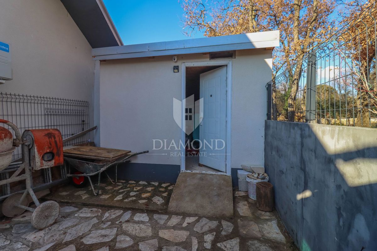 Okolica Fažane: mali raj, dvorišče, 3 sobe in žar