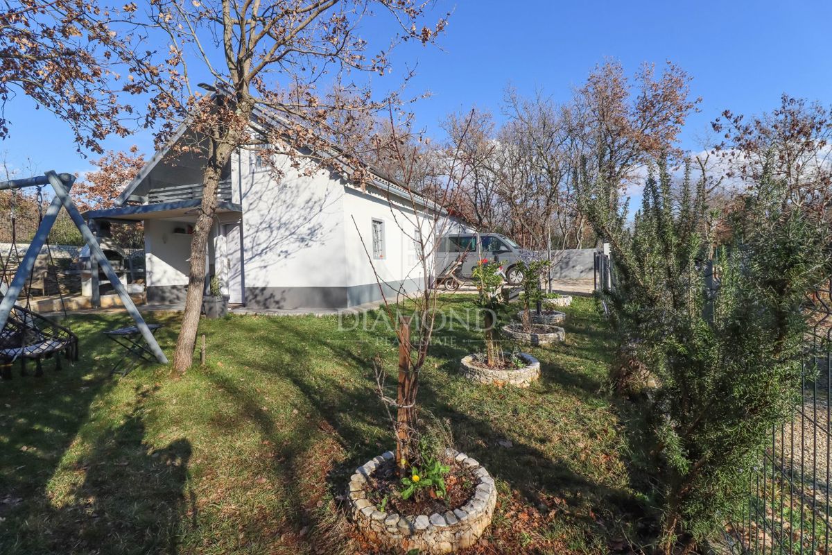 Okolica Fažane: mali raj, dvorišče, 3 sobe in žar