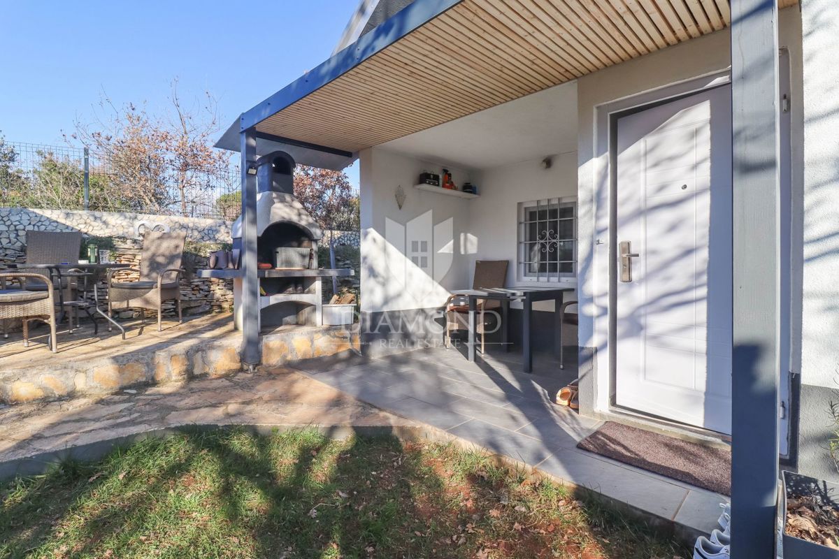 Okolica Fažane: mali raj, dvorišče, 3 sobe in žar