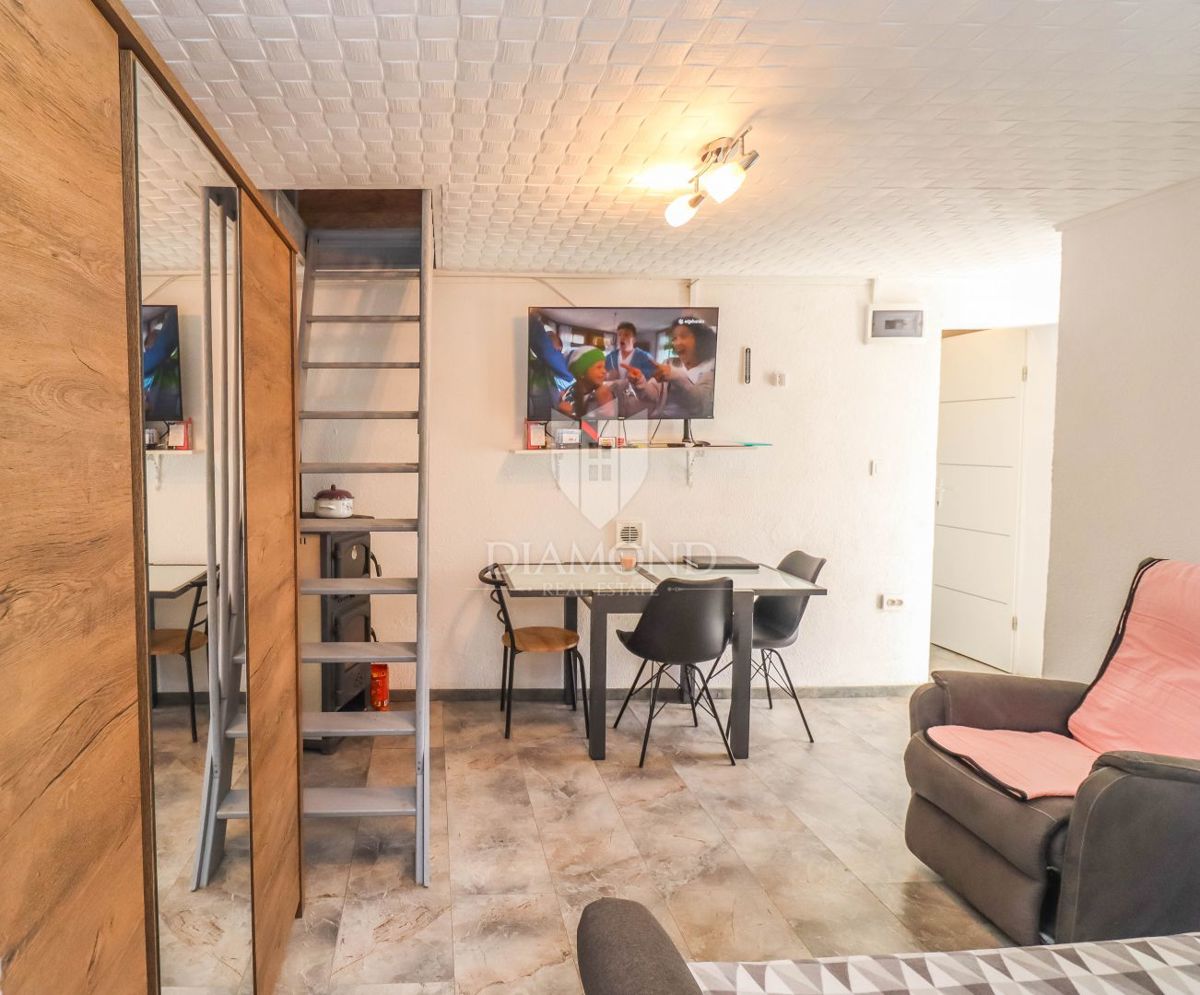 Okolica Fažane: mali raj, dvorišče, 3 sobe in žar