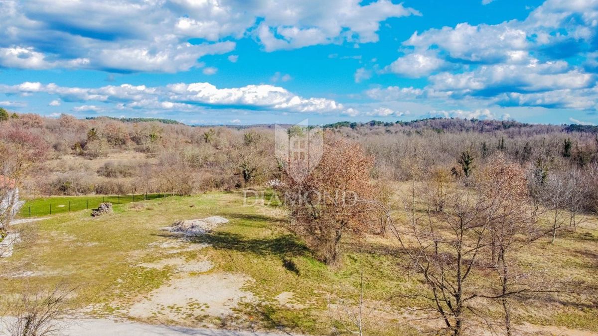 Buje, čudovito zemljišče velikosti 1020 m² na mirni lokaciji!