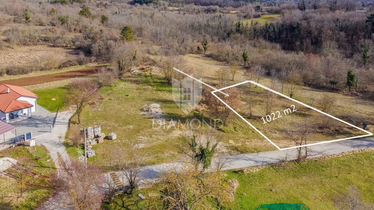 Buje, čudovito zemljišče velikosti 1020 m² na mirni lokaciji!