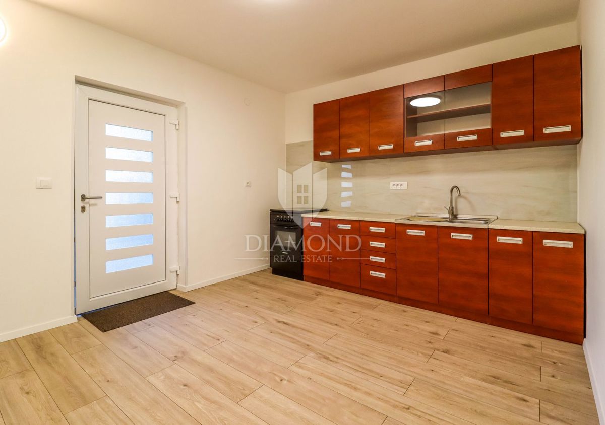 Rovinj, dvosobno stanovanje z balkonom 100 m od morja