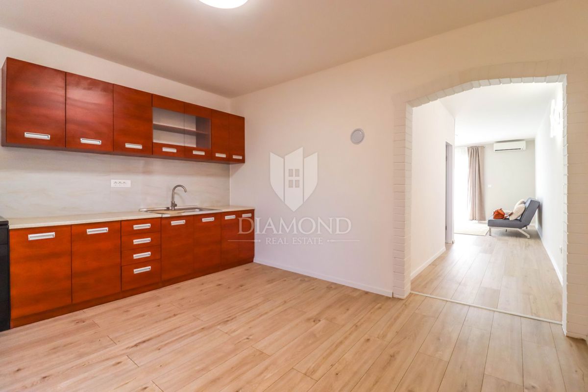 Rovinj, dvosobno stanovanje z balkonom 100 m od morja