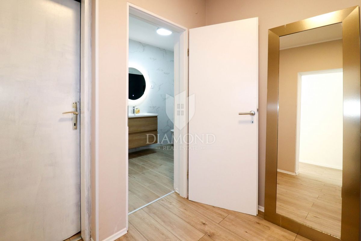 Rovinj, dvosobno stanovanje z balkonom 100 m od morja