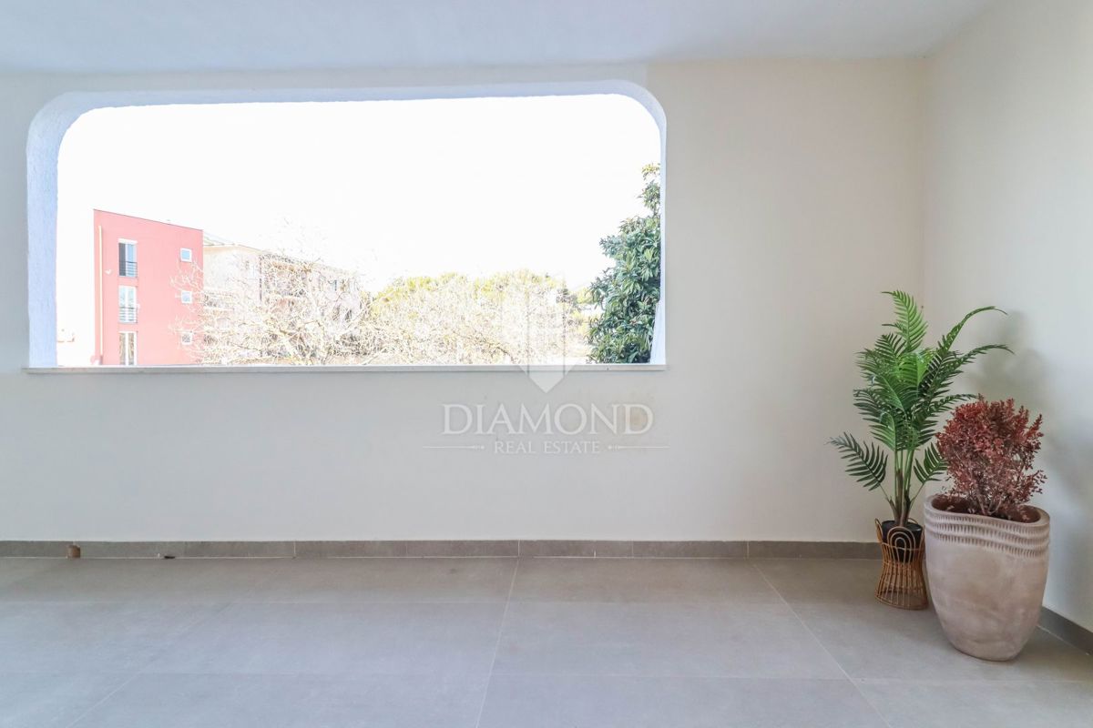 Rovinj, dvosobno stanovanje z balkonom 100 m od morja