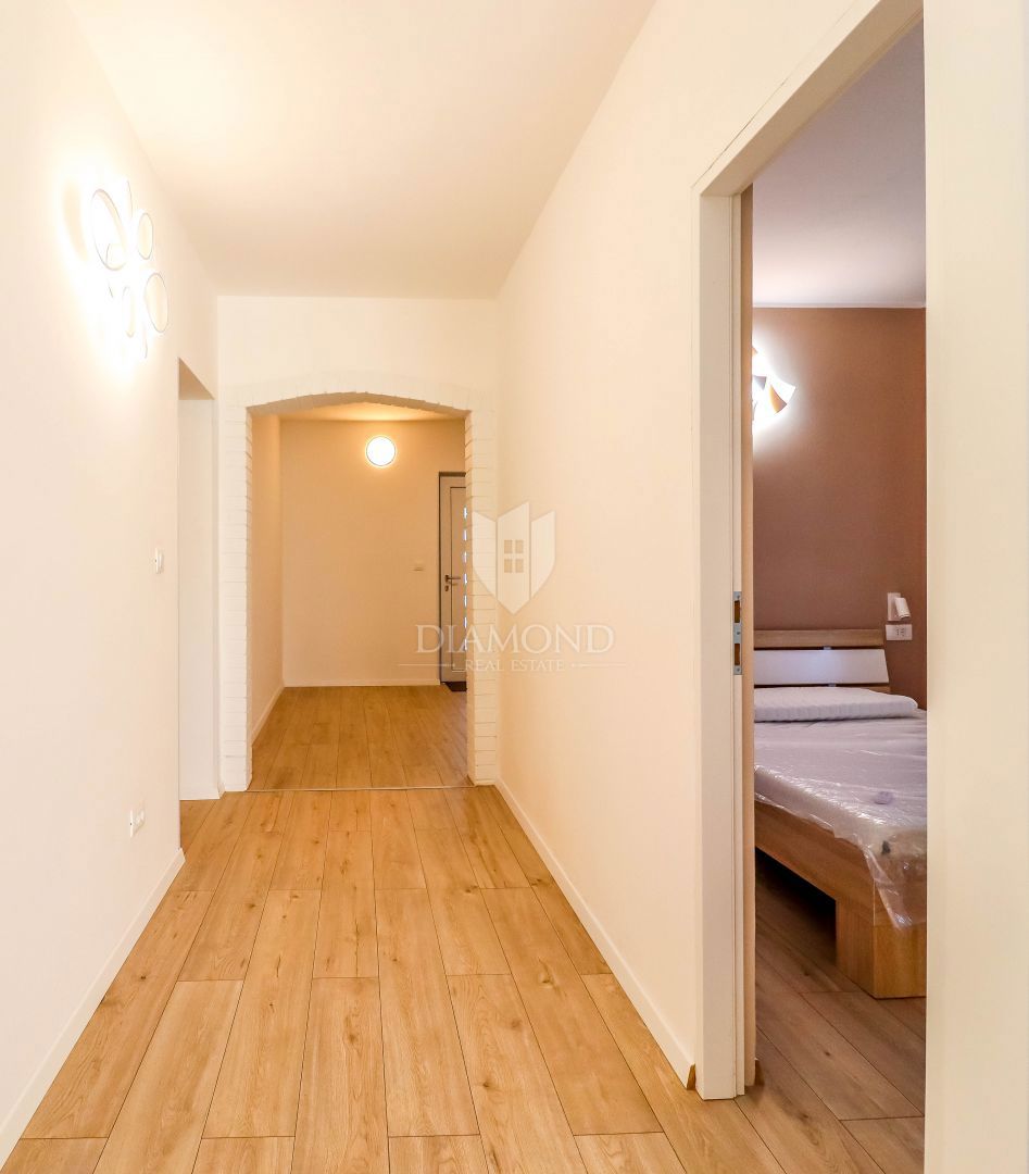 Rovinj, dvosobno stanovanje z balkonom 100 m od morja