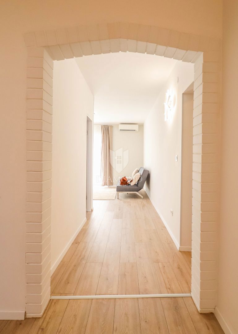 Rovinj, dvosobno stanovanje z balkonom 100 m od morja