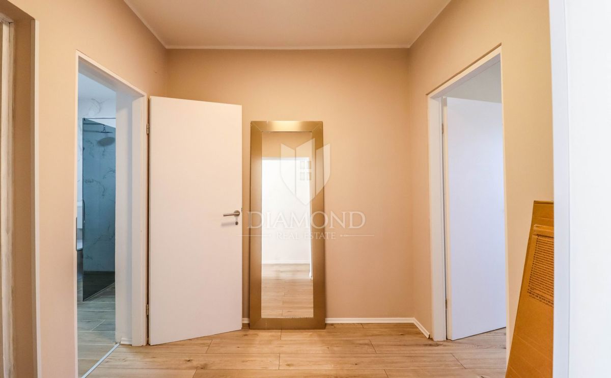 Rovinj, dvosobno stanovanje z balkonom 100 m od morja