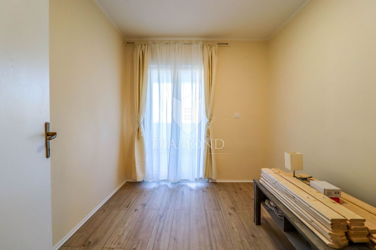 Rovinj, dvosobno stanovanje z balkonom 100 m od morja