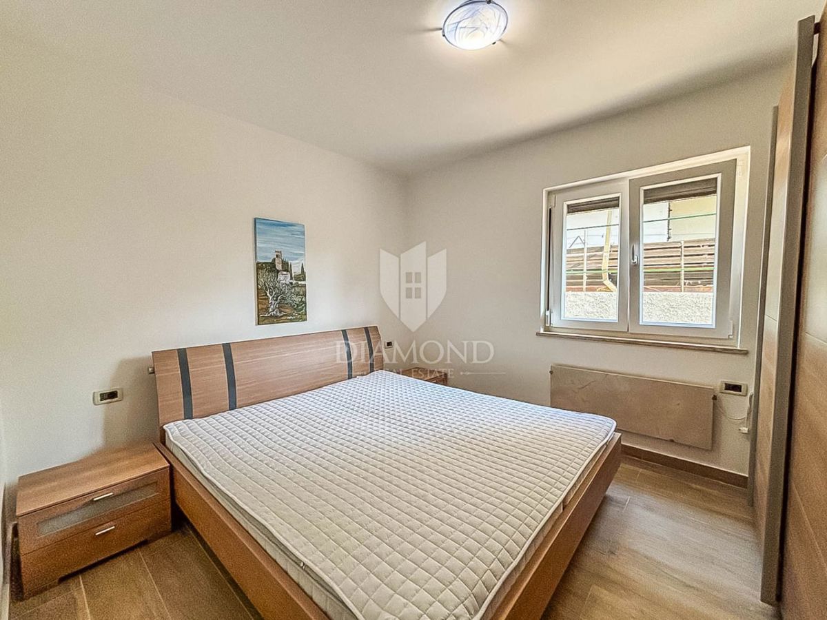 Novigrad, stanovanje v pritličju z vrtom 200m od promenade!