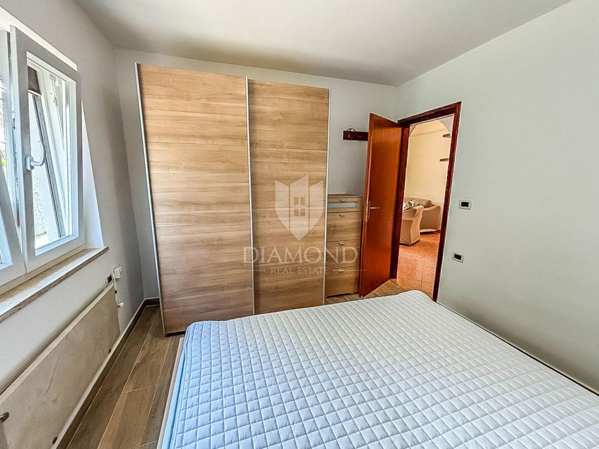 Novigrad, stanovanje v pritličju z vrtom 200m od promenade!