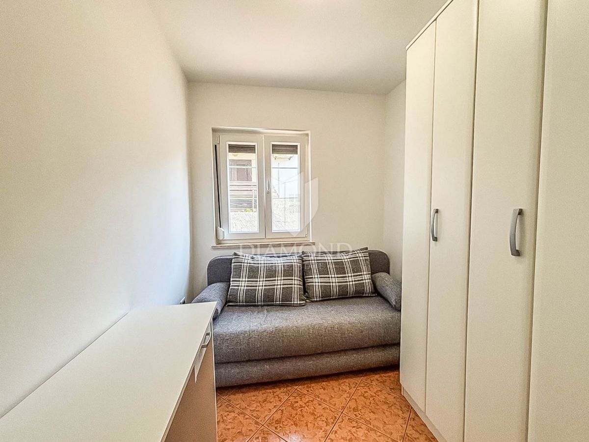 Novigrad, stanovanje v pritličju z vrtom 200m od promenade!