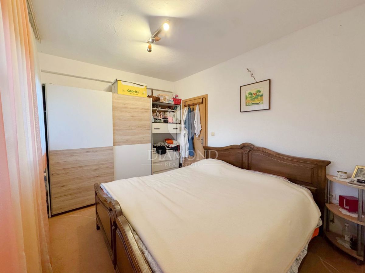 Zagreb, Sesvete! Trisobno stanovanje z velikim dvoriščem!