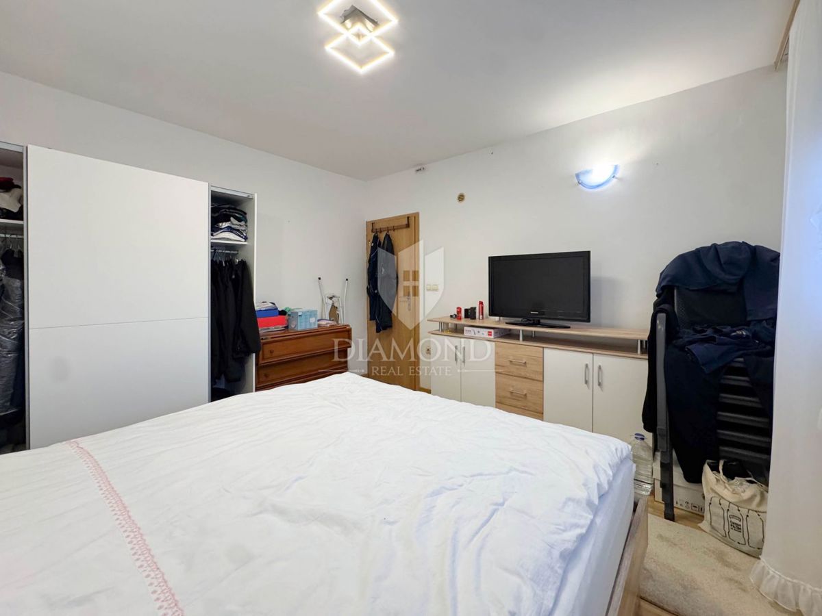 Zagreb, Sesvete! Trisobno stanovanje z velikim dvoriščem!