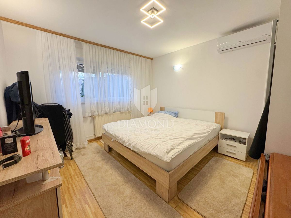 Zagreb, Sesvete! Trisobno stanovanje z velikim dvoriščem!