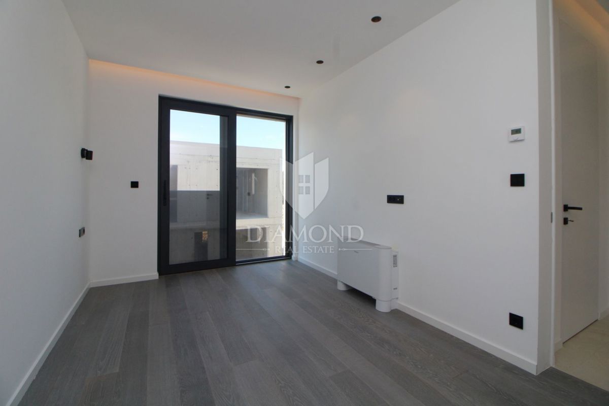 OTOK KRK, DVONADSTROPNO APARTMA