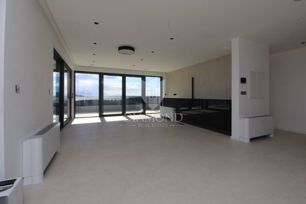 OTOK KRK, DVONADSTROPNO APARTMA