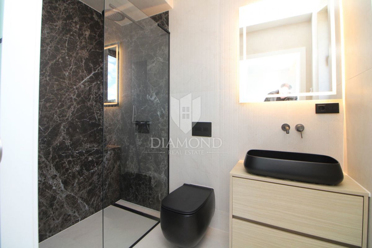 OTOK KRK, DVONADSTROPNO APARTMA