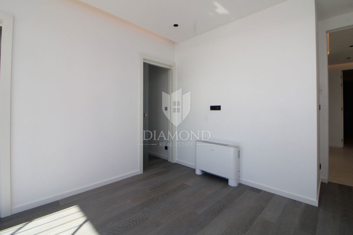 OTOK KRK, DVONADSTROPNO APARTMA