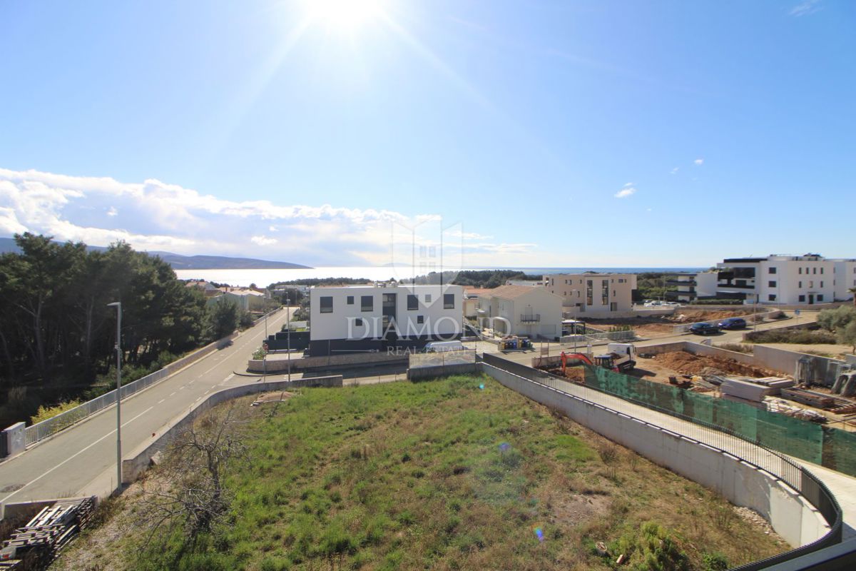 OTOK KRK, DVONADSTROPNO APARTMA