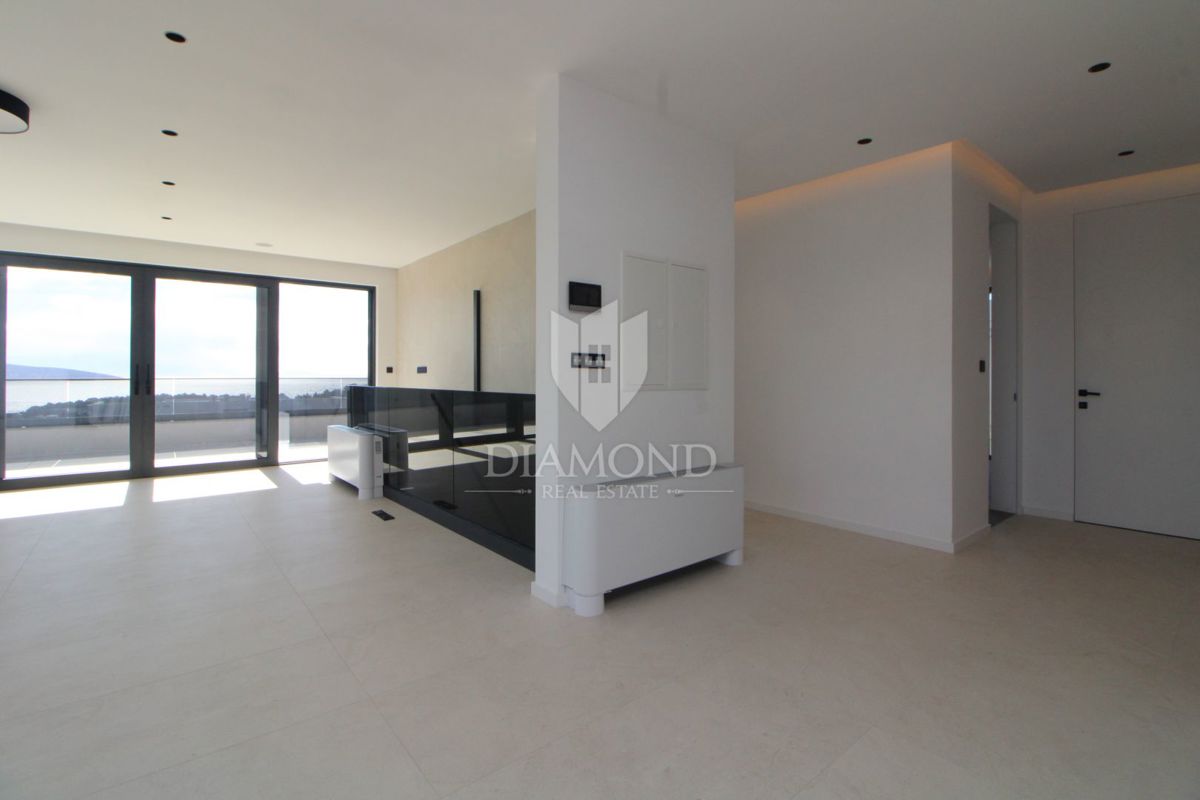 OTOK KRK, DVONADSTROPNO APARTMA