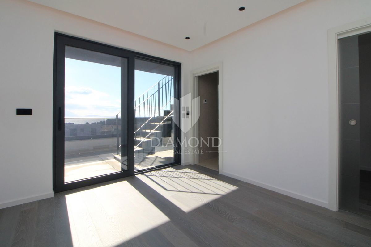 OTOK KRK, DVONADSTROPNO APARTMA