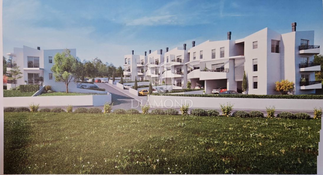 Pula - investicijsko zemljišče z veljavnim gradbenim dovoljenjem za 10 objektov!