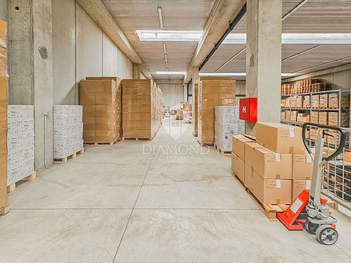 Novigrad, poslovna dvorana za investicijo!