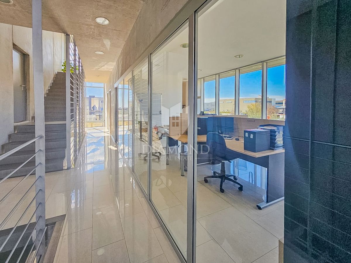 Novigrad, poslovna dvorana za investicijo!