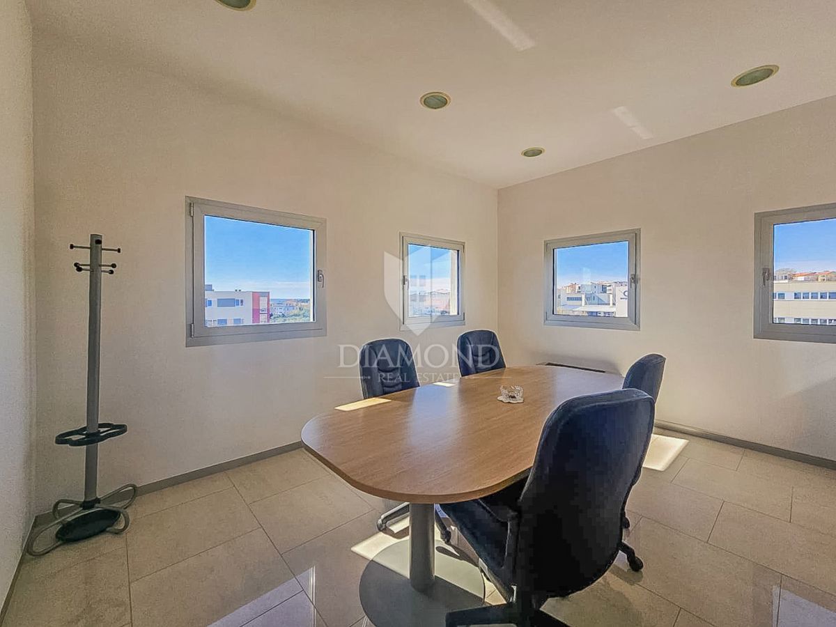 Novigrad, poslovna dvorana za investicijo!