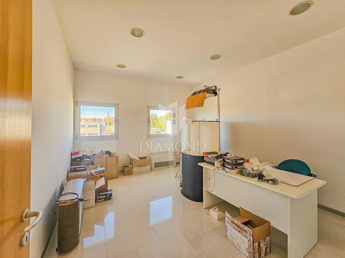 Novigrad, poslovna dvorana za investicijo!