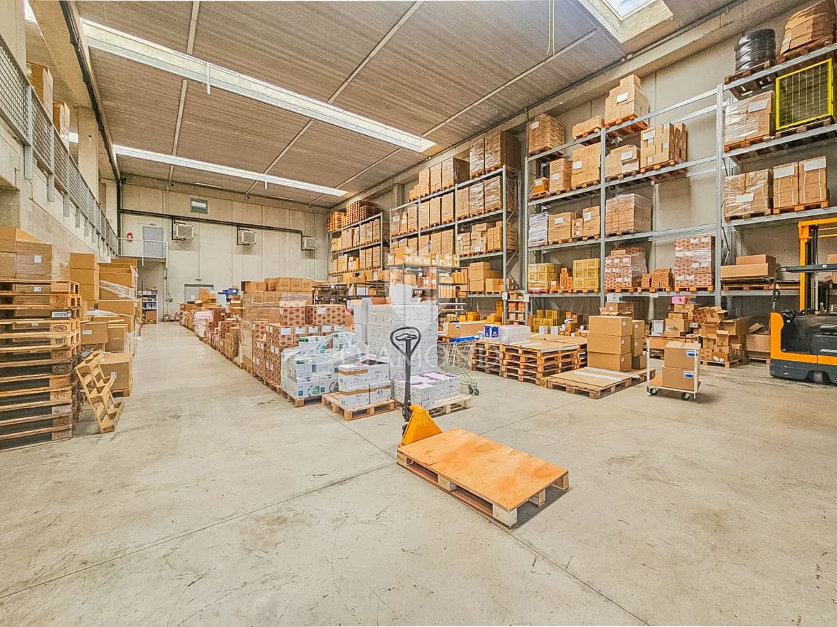 Novigrad, poslovna dvorana za investicijo!