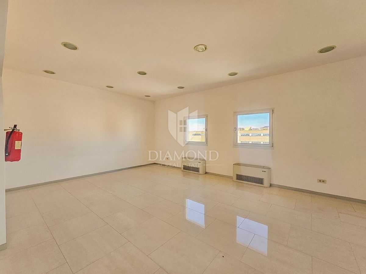 Novigrad, poslovna dvorana za investicijo!