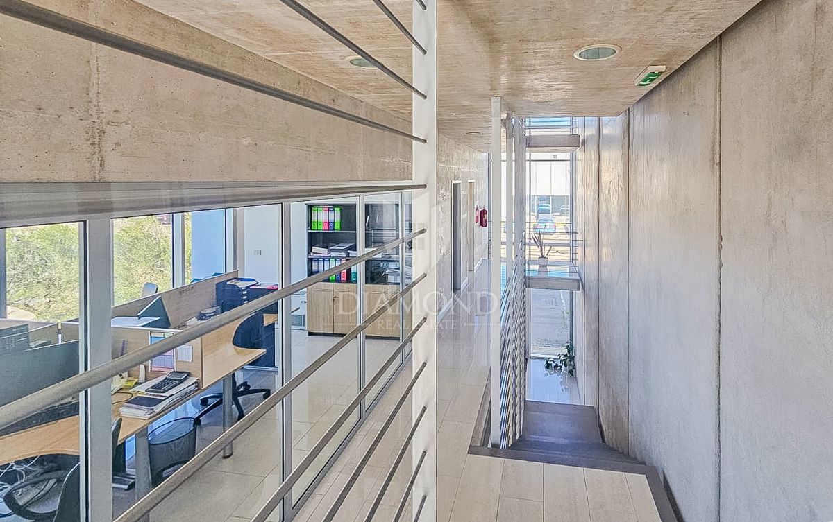 Novigrad, poslovna dvorana za investicijo!