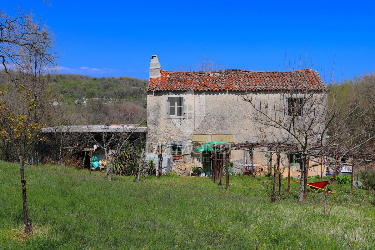 Labin, okolica, istrska hiša na velikem posestvu