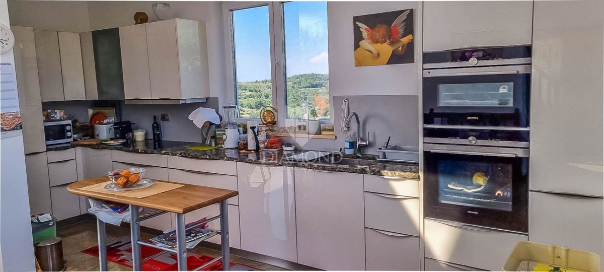 Momjan, vila z bazenom in čudovitim razgledom