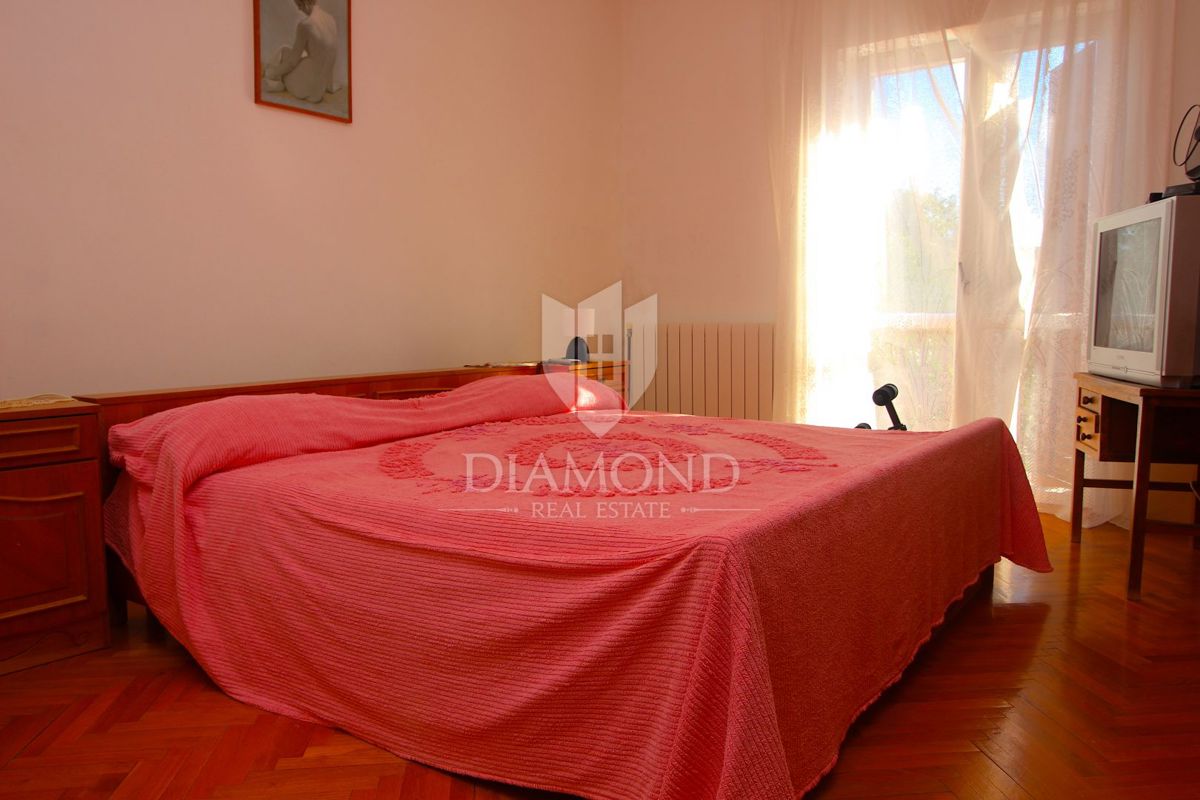 Labin, družinska hiša v bližini centra mesta, z dvema apartmajema