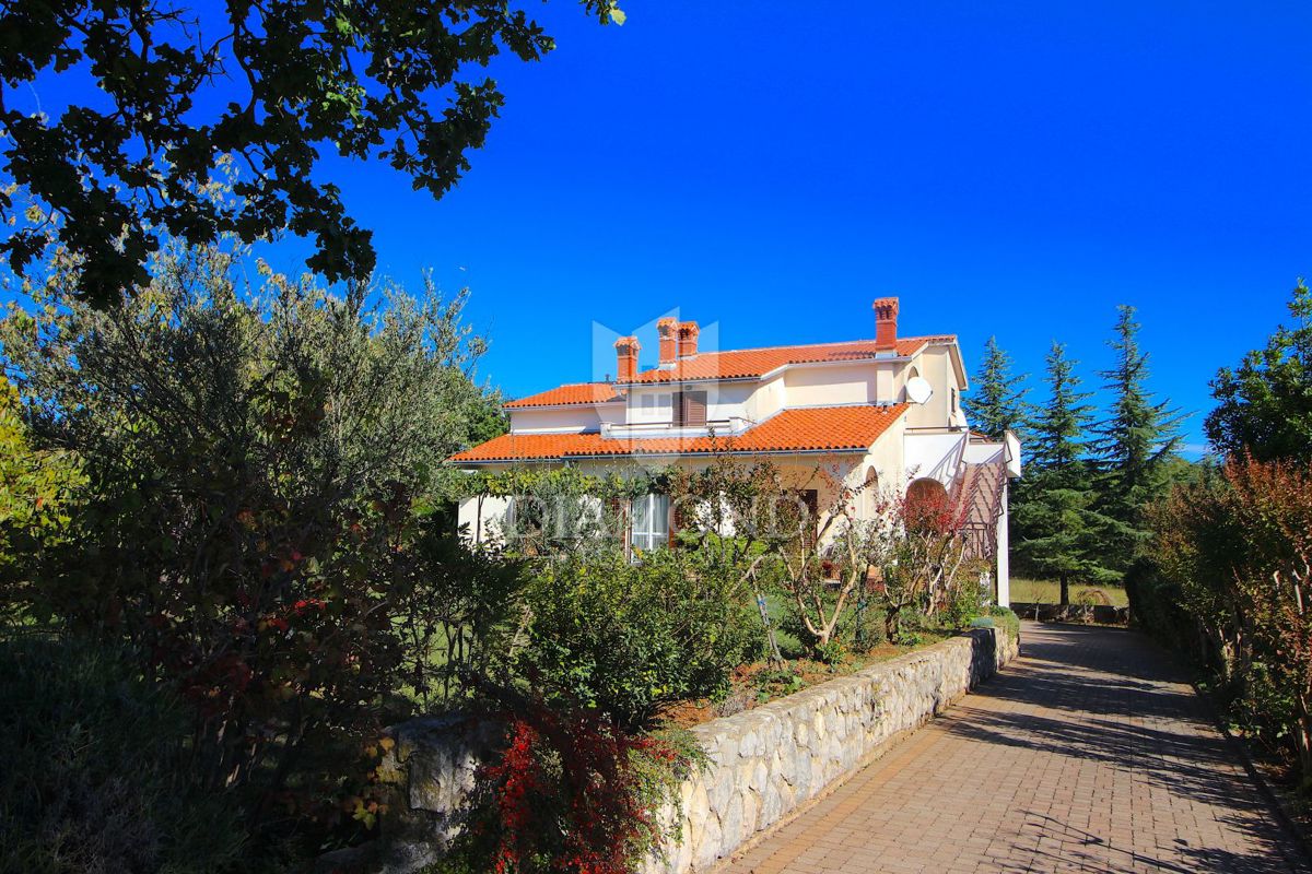 Labin, družinska hiša v bližini centra mesta, z dvema apartmajema
