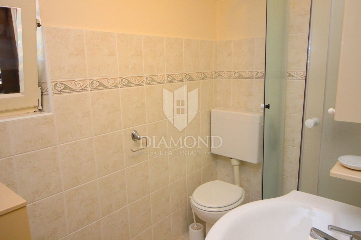 Labin, družinska hiša v bližini centra mesta, z dvema apartmajema